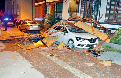 توفان در استانبول کشته و مصدوم برجا گذاشت
