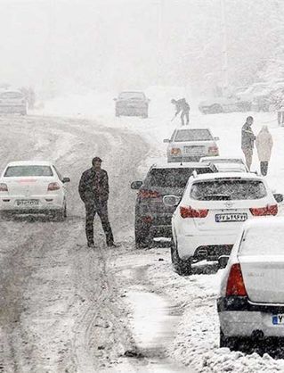 برف و باران در جاده‌های ۲۱ استان
